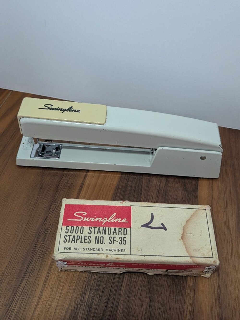 Share VTG 747 Swingline Stapler 7" White Beige Metal with VTG Staples, Heavy, WO